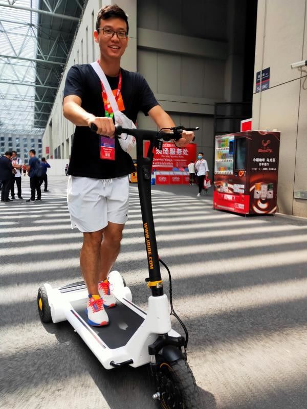 White Painting/Color Electric Scooter with Running Belt
